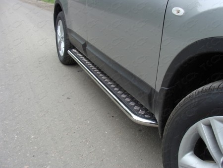 Пороги с площадкой 42,4 мм на Ниссан Кашкай (Nissan Qashqai +2) (2010-2014)