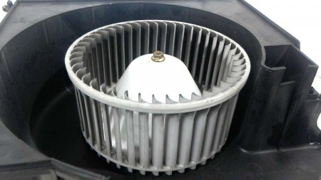 Моторчик печки (оригинал) Nissan Almera N16 '2000-2006г / Primera P12 '02-/ 272268M200